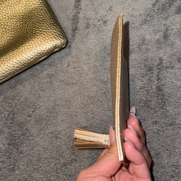 EXPRESS- Gold Textured Clutch Set - Picture 14 of 17